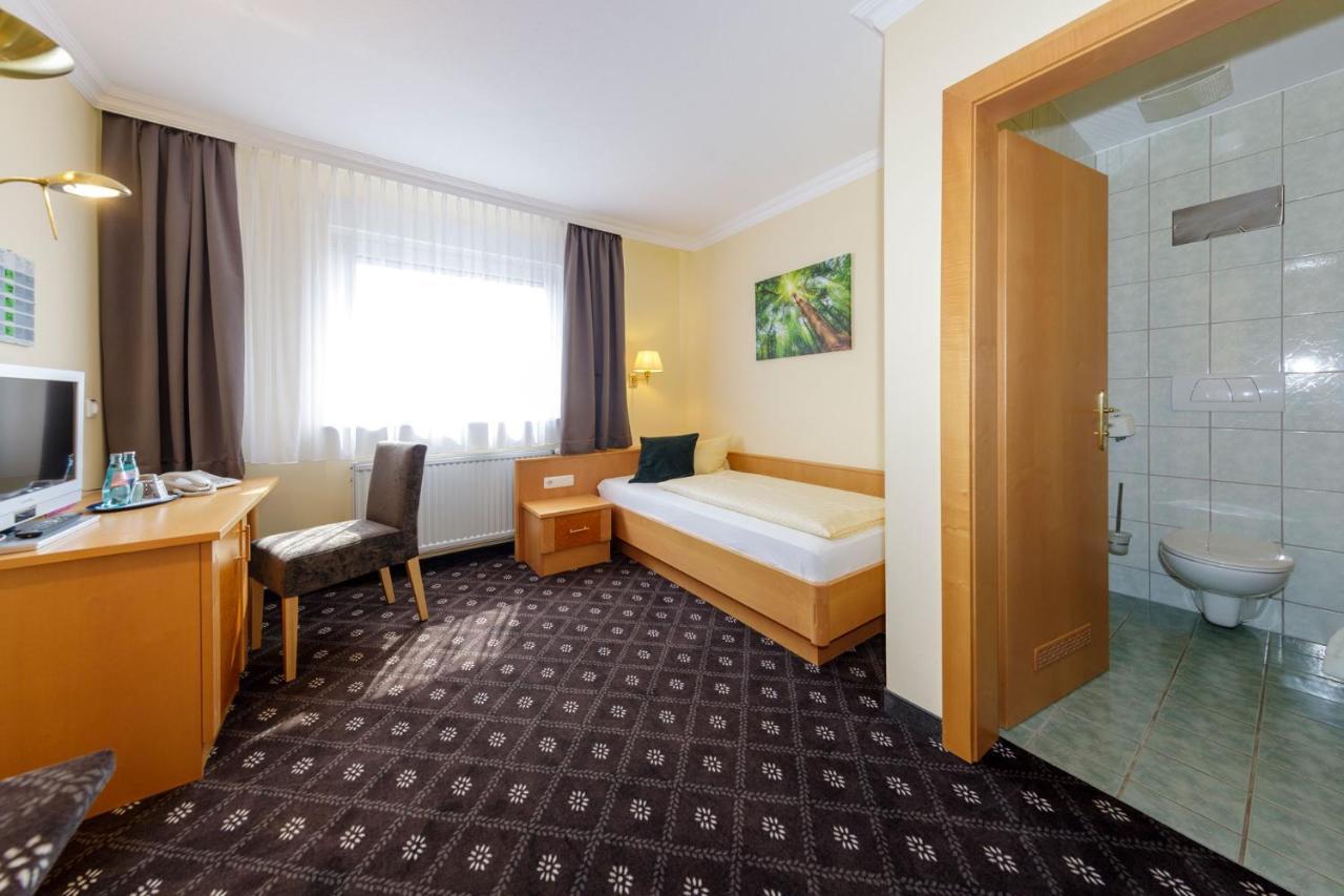 Hotel Zum Adler Nidderau Esterno foto