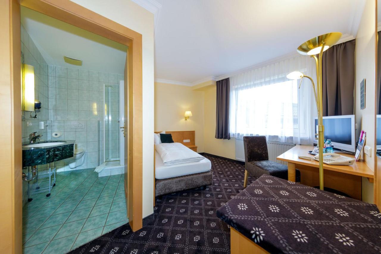 Hotel Zum Adler Nidderau Esterno foto